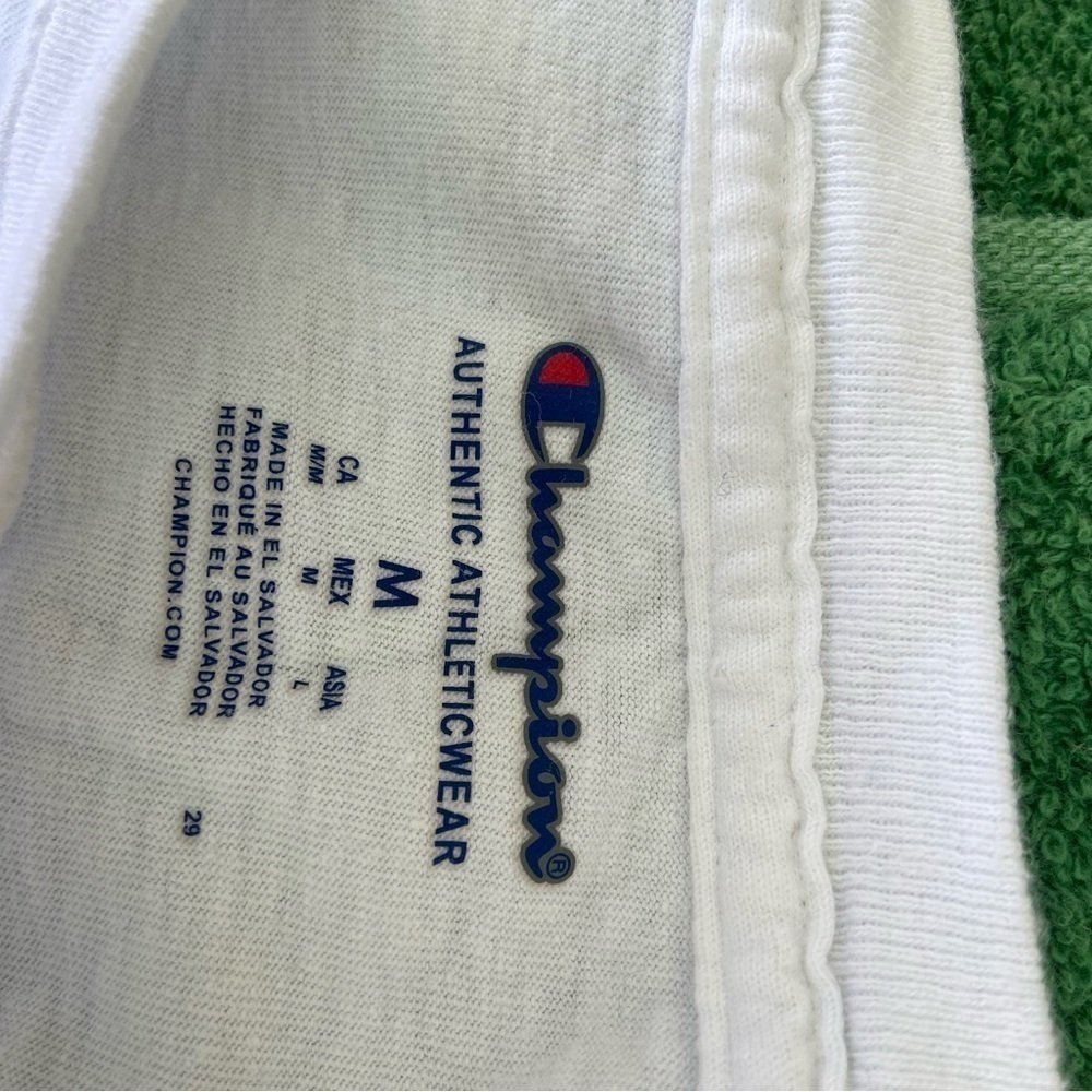 Champion t shirt size medium - Picture 2 of 3